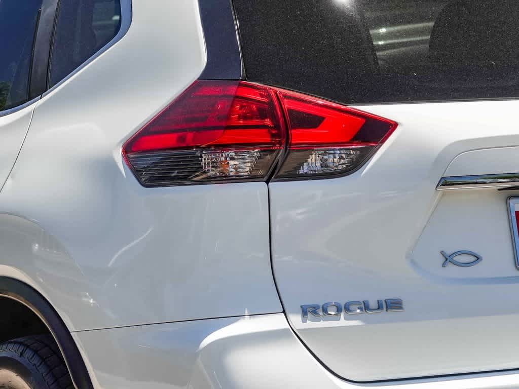 2017 Nissan Rogue SV 7