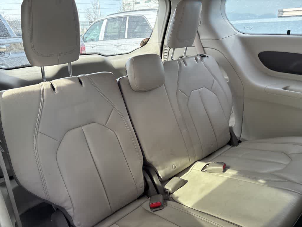 Thumbnail: 2017 Chrysler Pacifica - 5