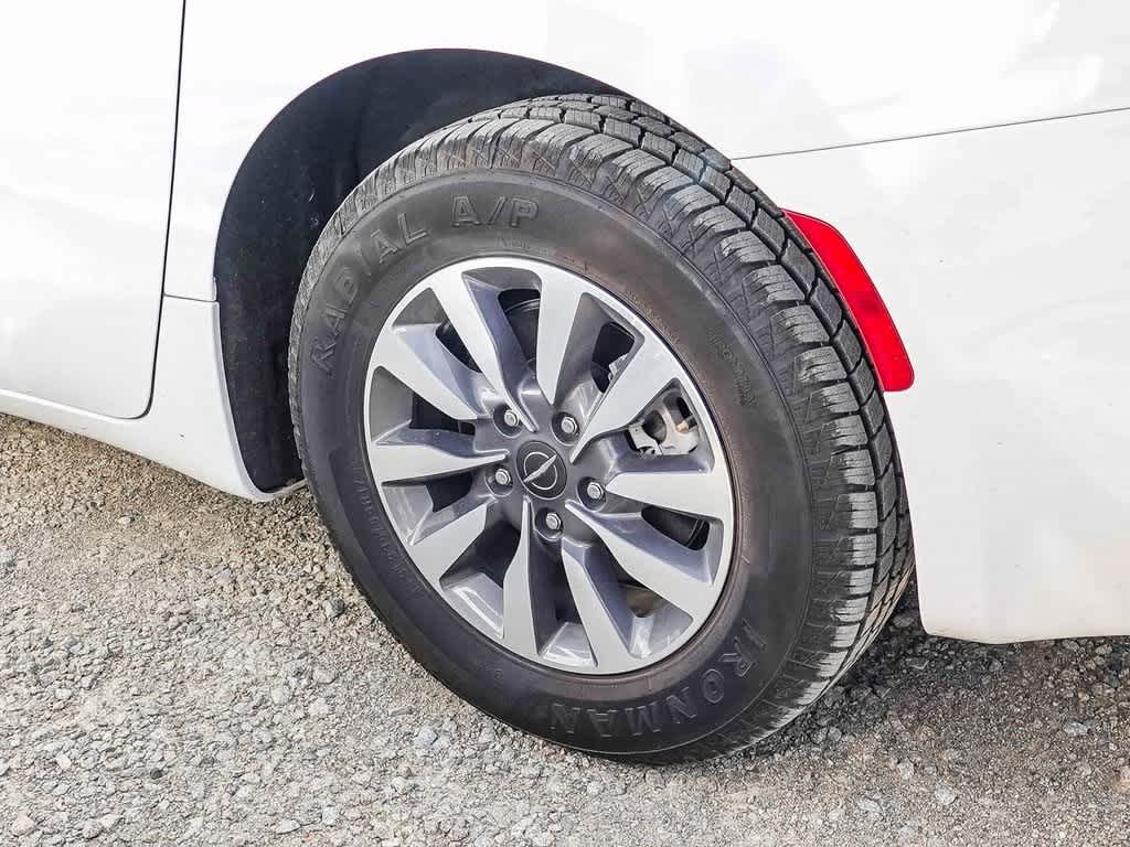 Thumbnail: 2023 Chrysler Pacifica - 18