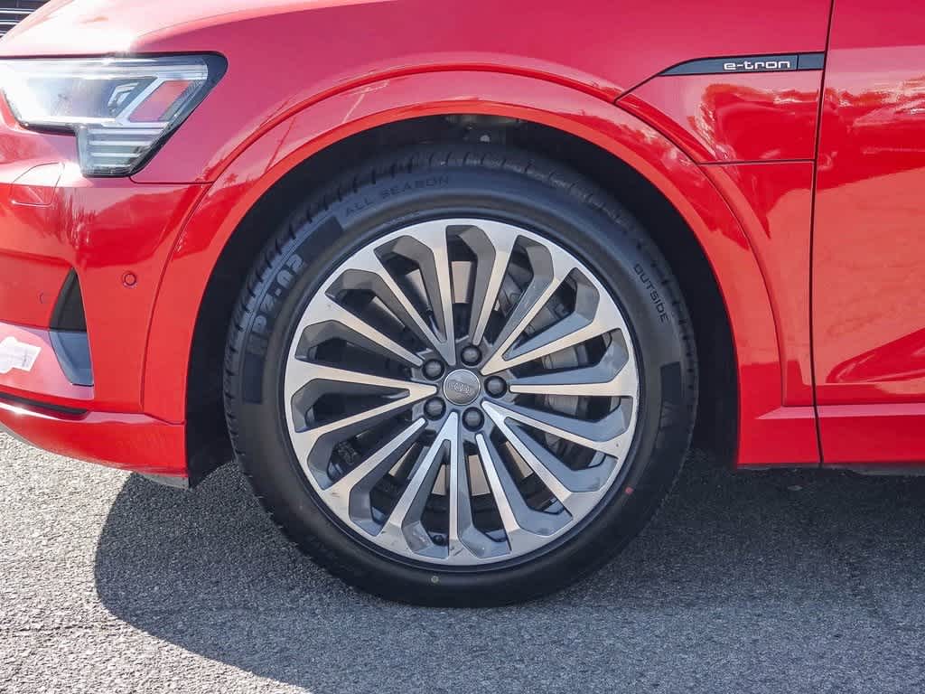 Thumbnail: 2019 Audi e-tron - 10
