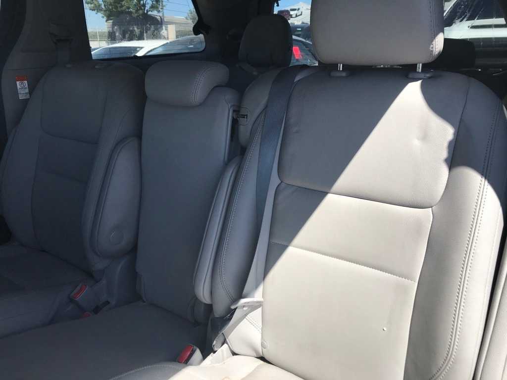Thumbnail: 2020 Toyota Sienna - 6