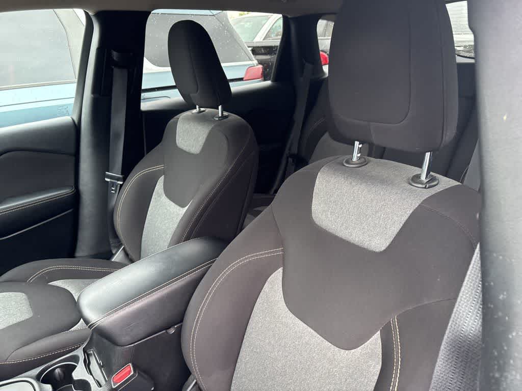 Thumbnail: 2018 Jeep Cherokee - 6