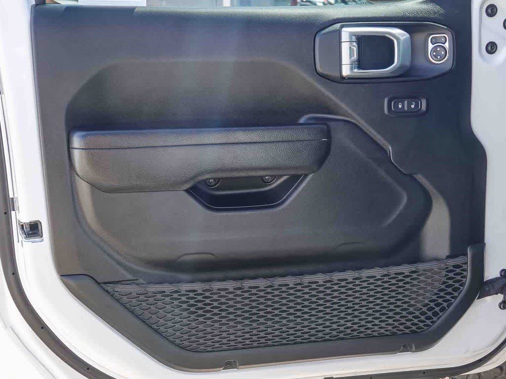 Thumbnail: 2022 Jeep Gladiator - 19