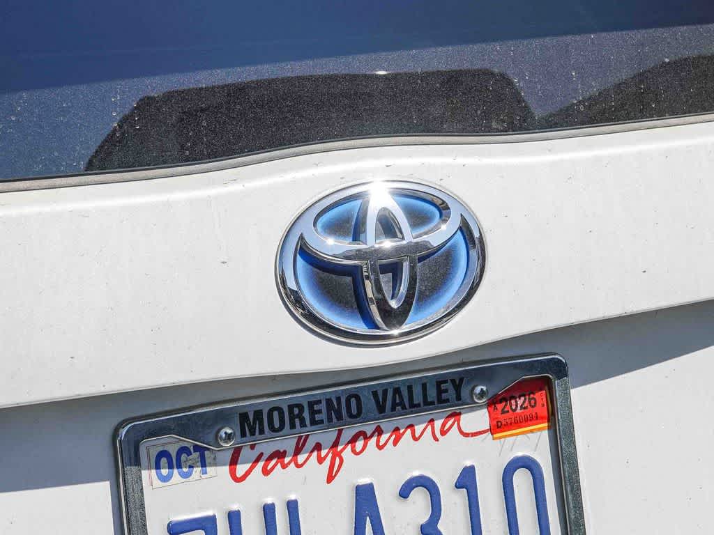 Thumbnail: 2014 Toyota Prius - 17