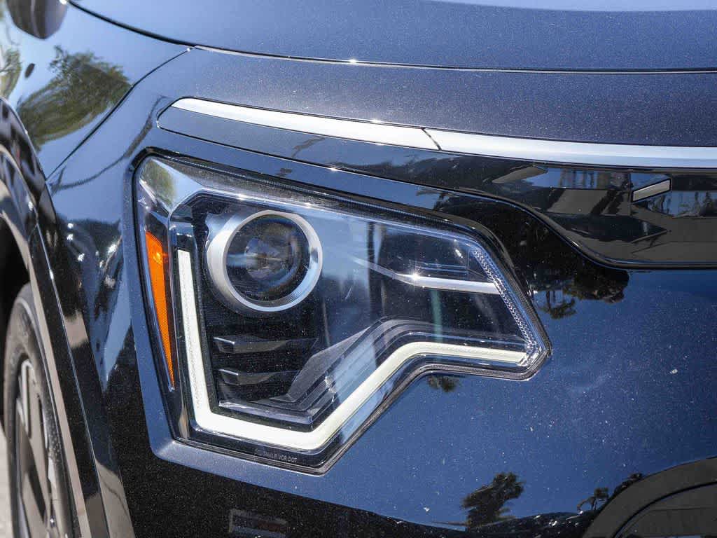 Thumbnail: 2023 Kia Niro - 4