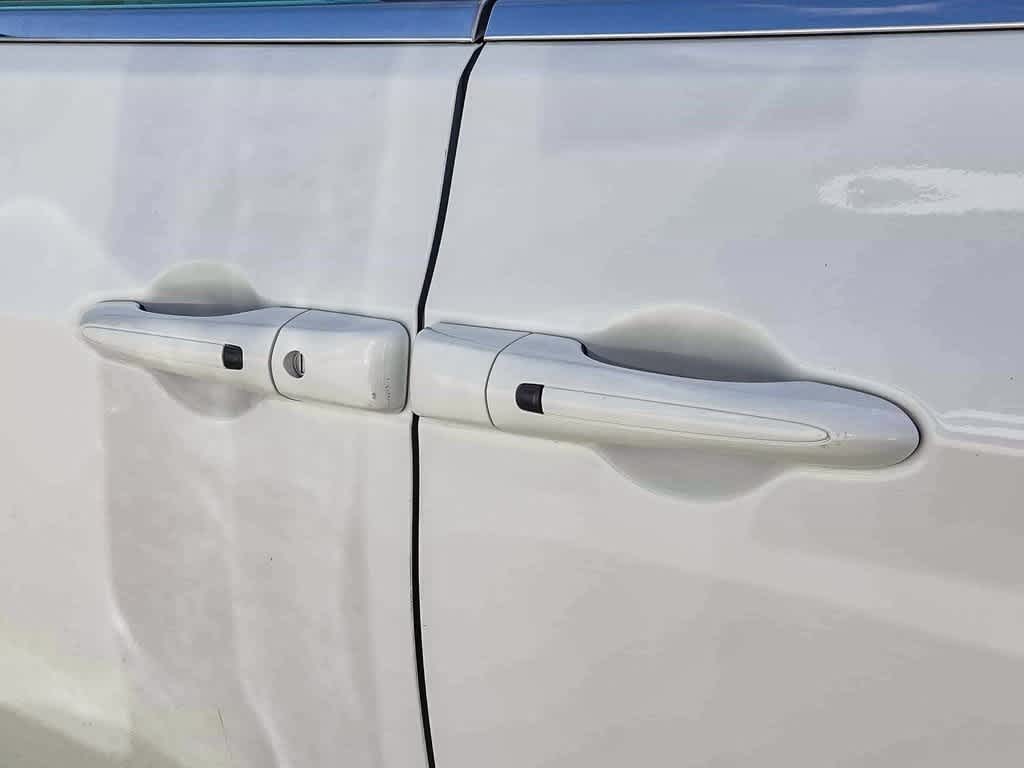 Thumbnail: 2023 Chrysler Pacifica - 19