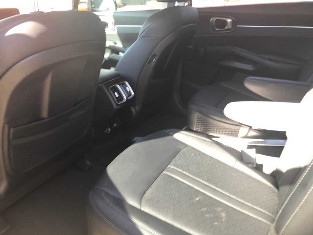Thumbnail: 2022 Kia Sorento - 6