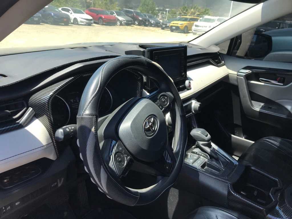 Thumbnail: 2022 Toyota RAV4 - 8