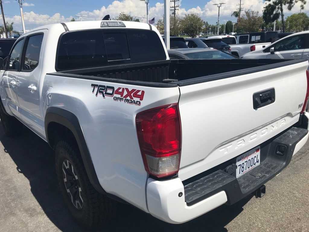 Thumbnail: 2017 Toyota Tacoma - 8