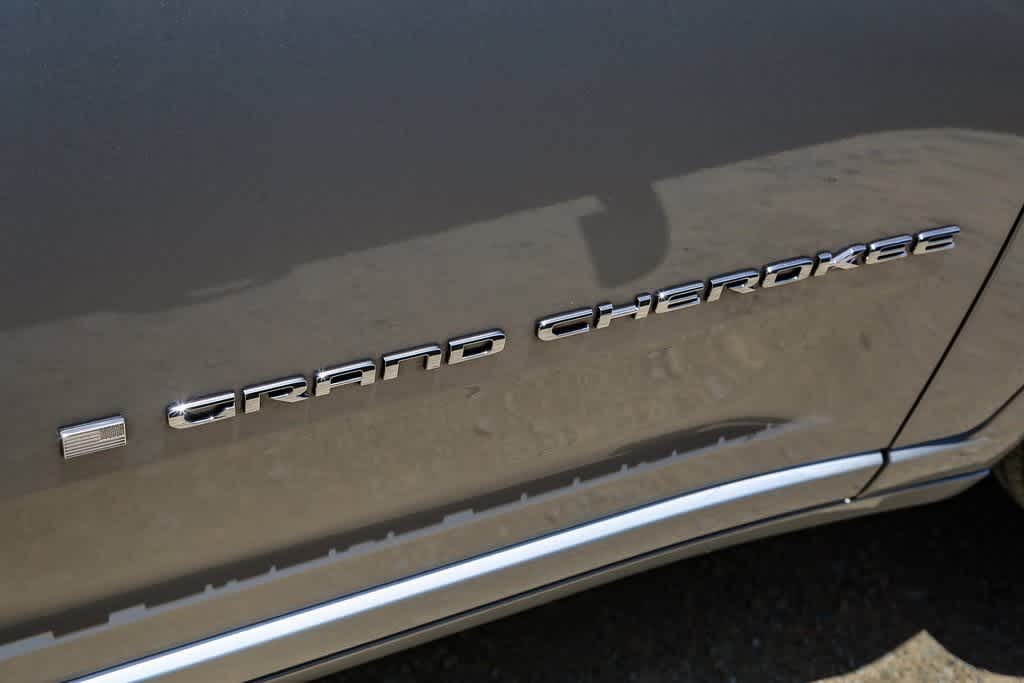 Thumbnail: 2022 Jeep Grand Cherokee - 13