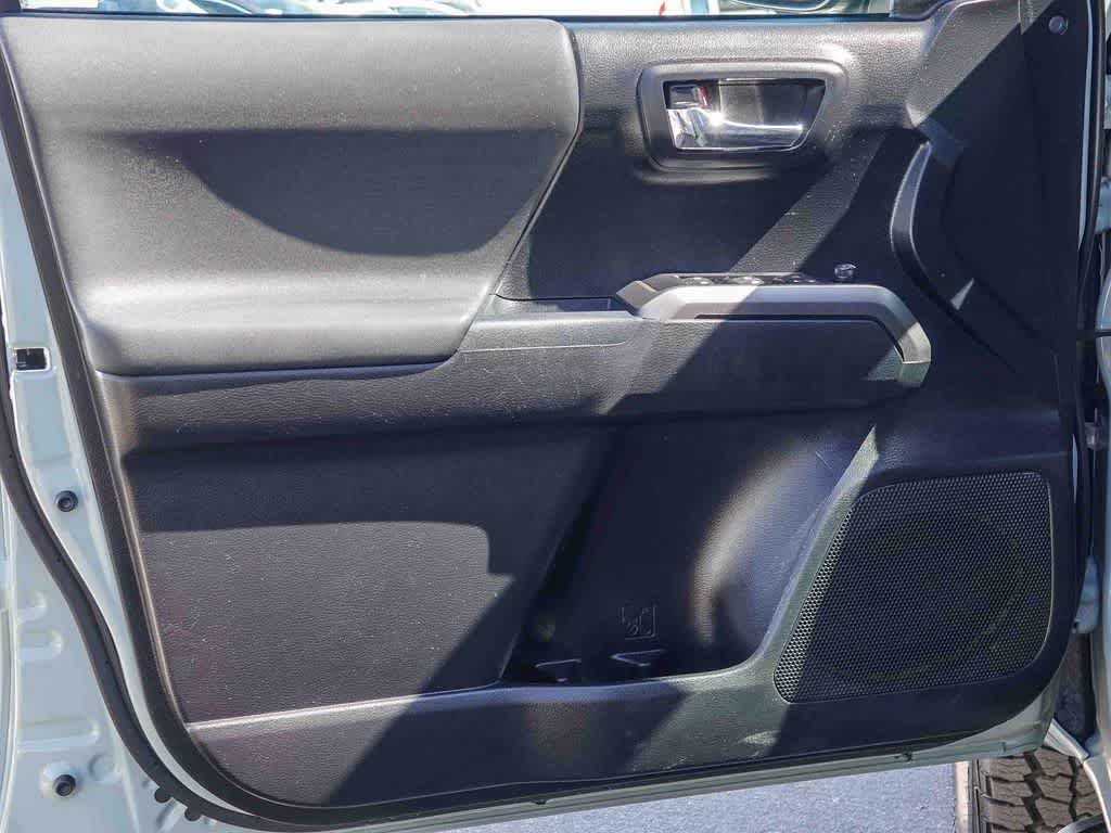 Thumbnail: 2022 Toyota Tacoma - 19