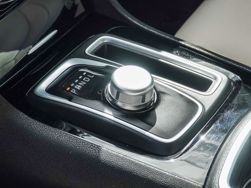 Thumbnail: 2023 Chrysler 300 - 18