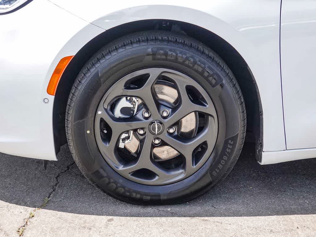 Thumbnail: 2024 Chrysler Pacifica - 8