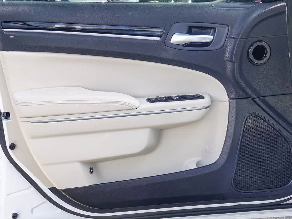 Thumbnail: 2023 Chrysler 300 - 19