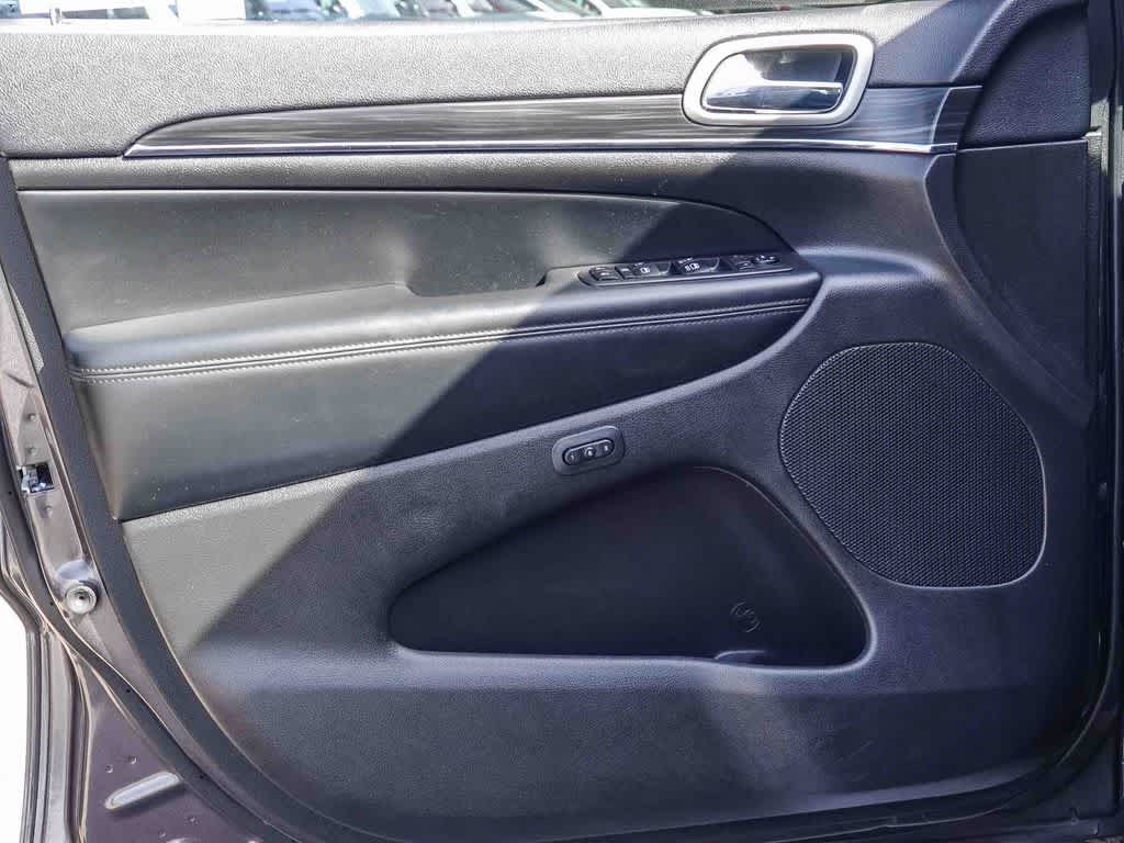 Thumbnail: 2020 Jeep Grand Cherokee - 19