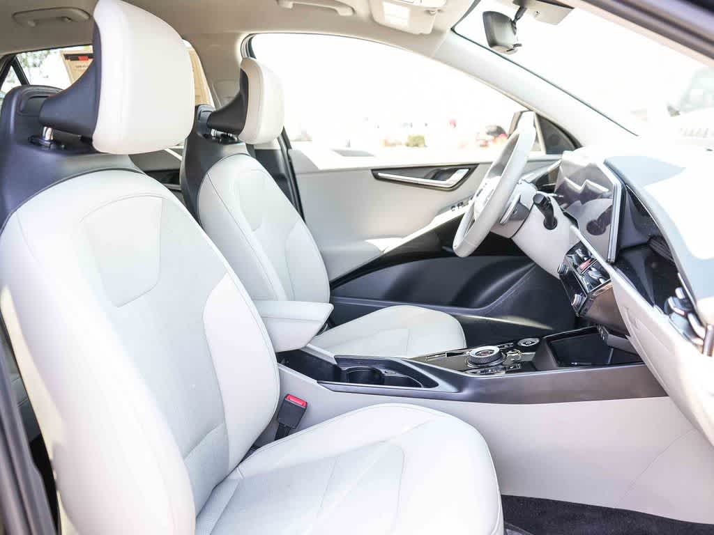 Thumbnail: 2023 Kia Niro - 16