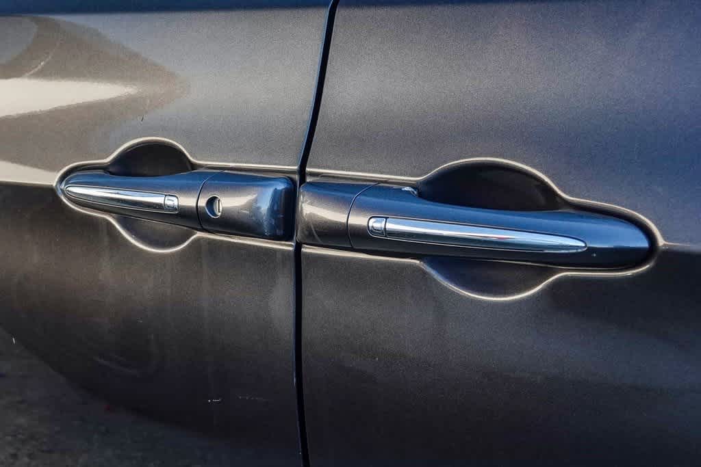 Thumbnail: 2019 Chrysler Pacifica - 18