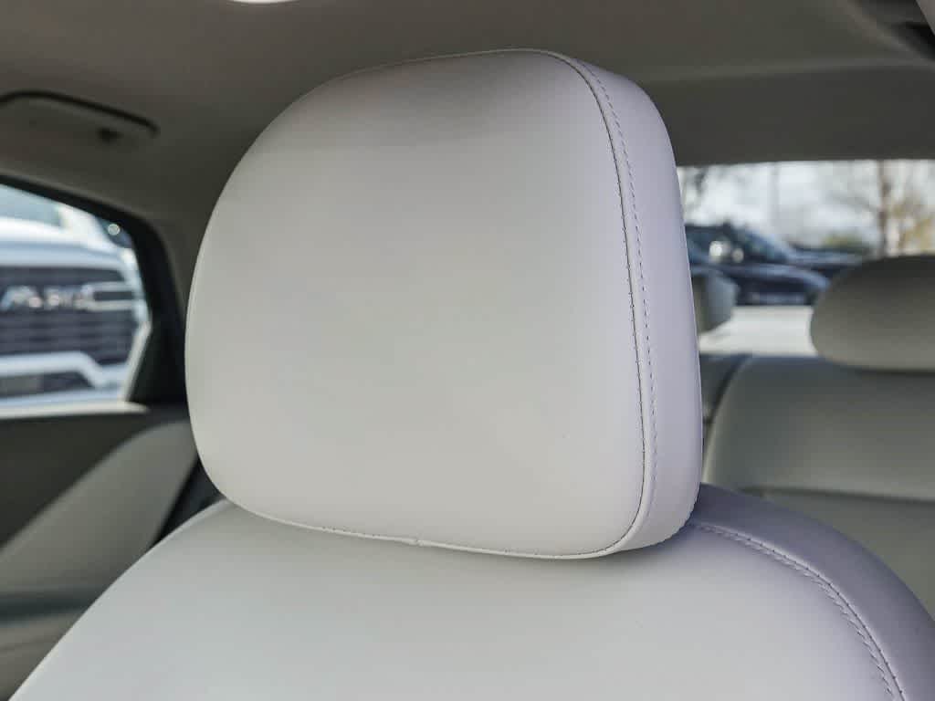 Thumbnail: 2023 Hyundai Ioniq 6 - 19