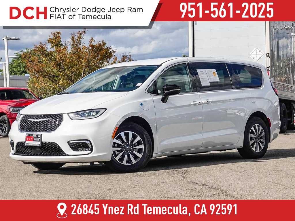 Thumbnail: 2024 Chrysler Pacifica - 1