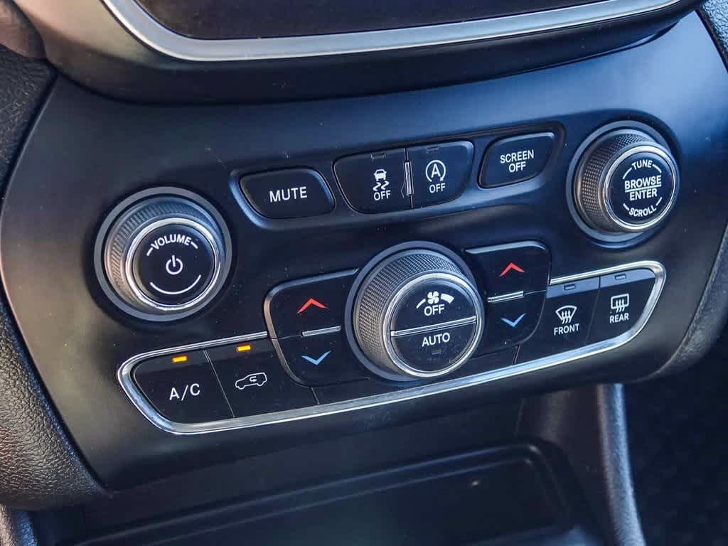 Thumbnail: 2021 Jeep Cherokee - 22