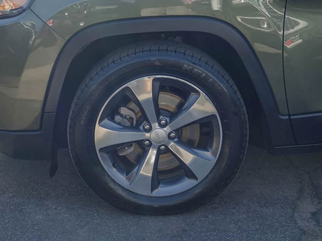 Thumbnail: 2020 Jeep Cherokee - 10