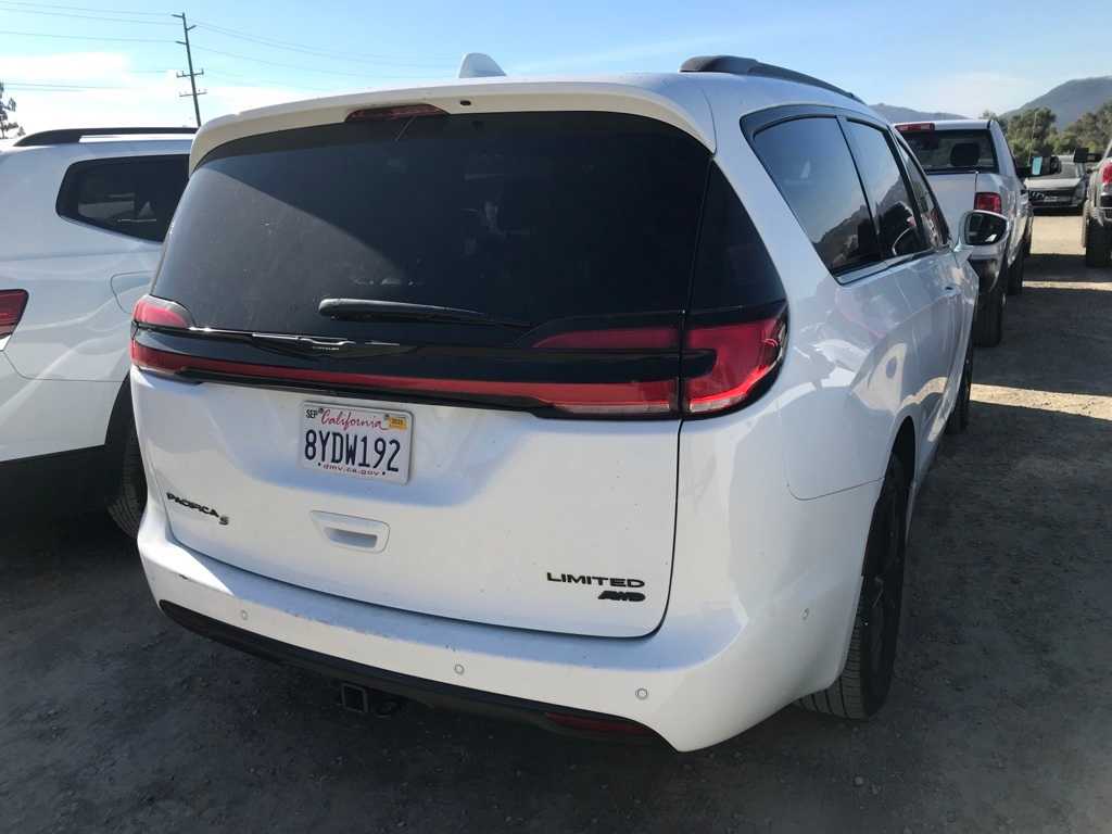 Thumbnail: 2021 Chrysler Pacifica - 4