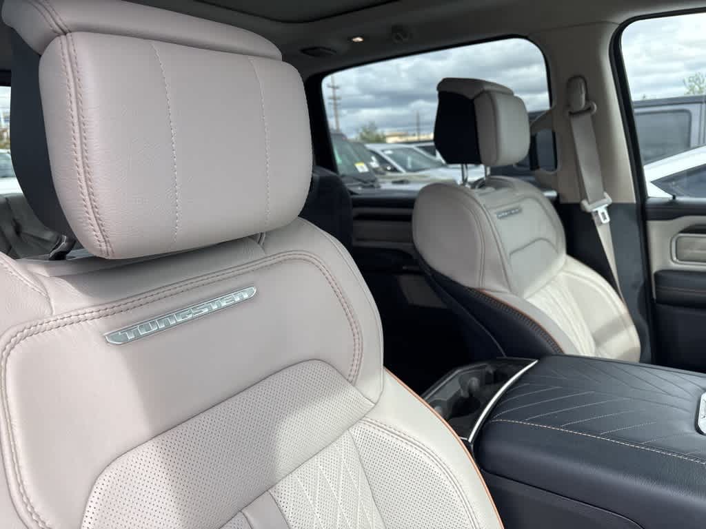 Thumbnail: 2025 RAM 1500 - 9