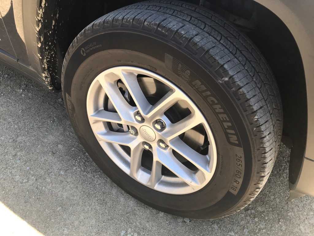 2023 Jeep Grand Cherokee L Laredo 3