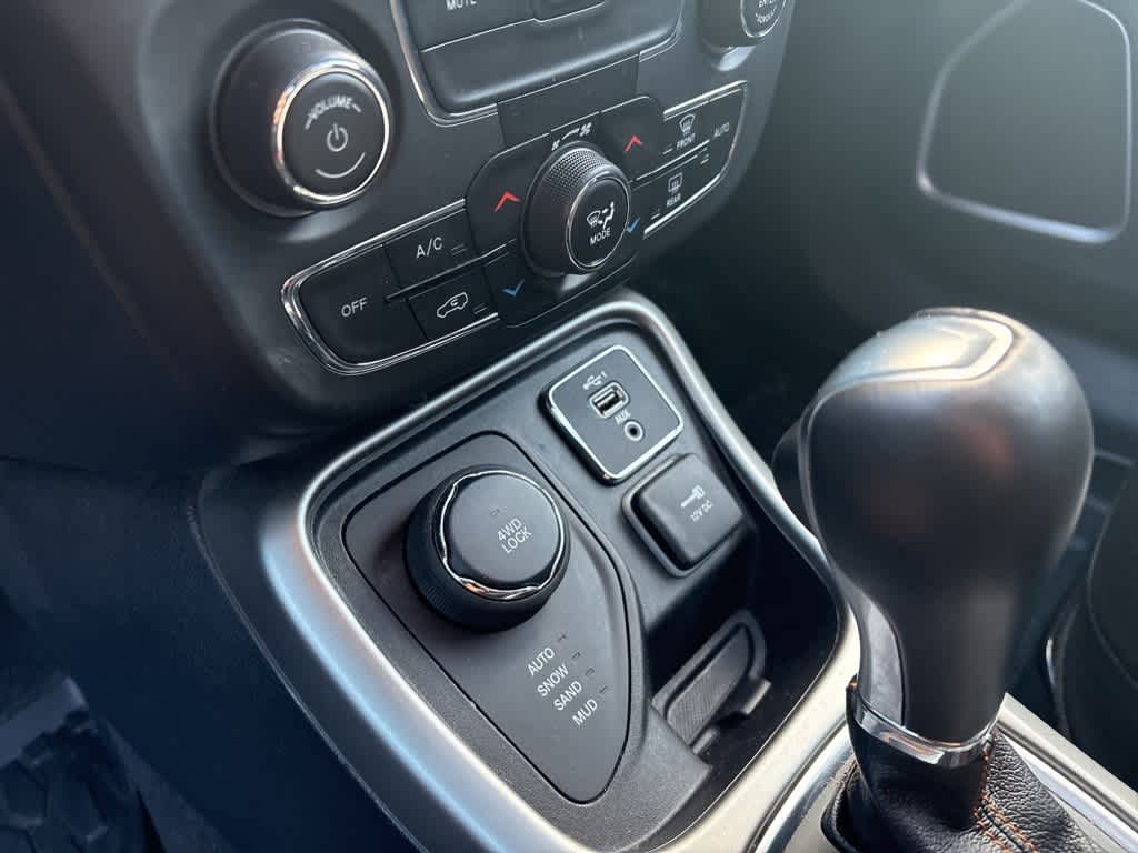 Thumbnail: 2020 Jeep Compass - 13