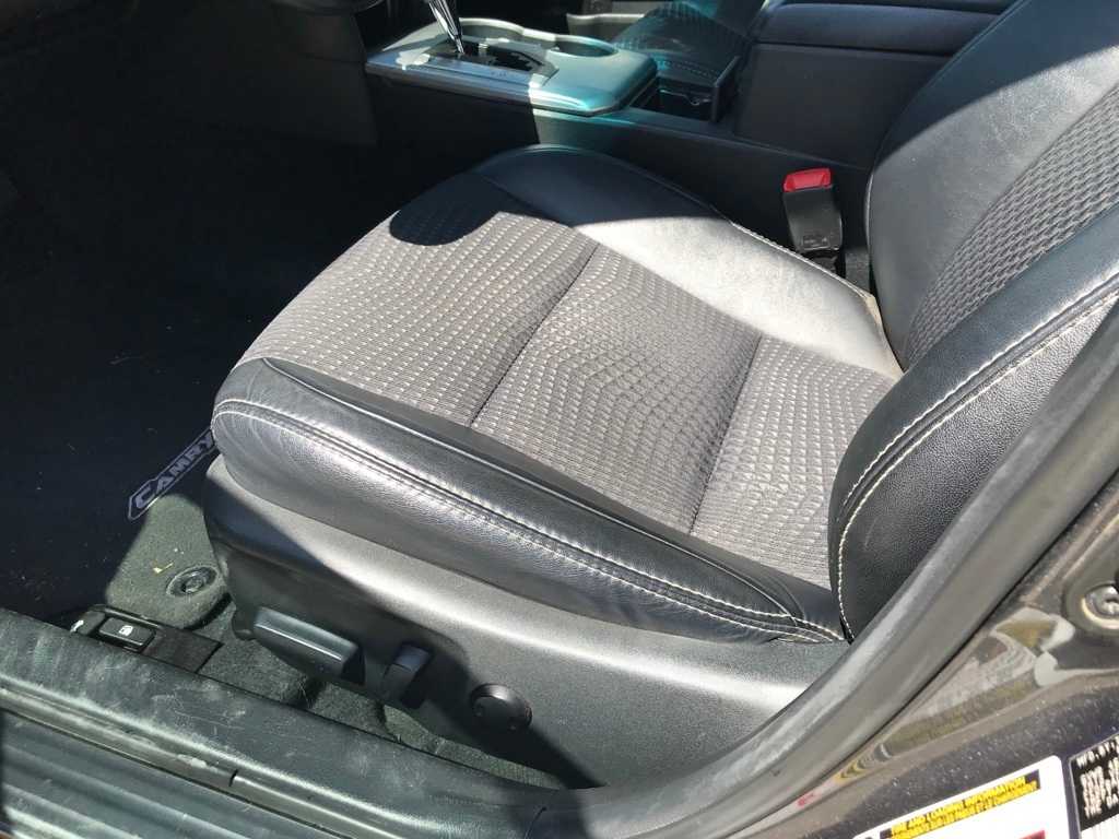 Thumbnail: 2012 Toyota Camry - 7