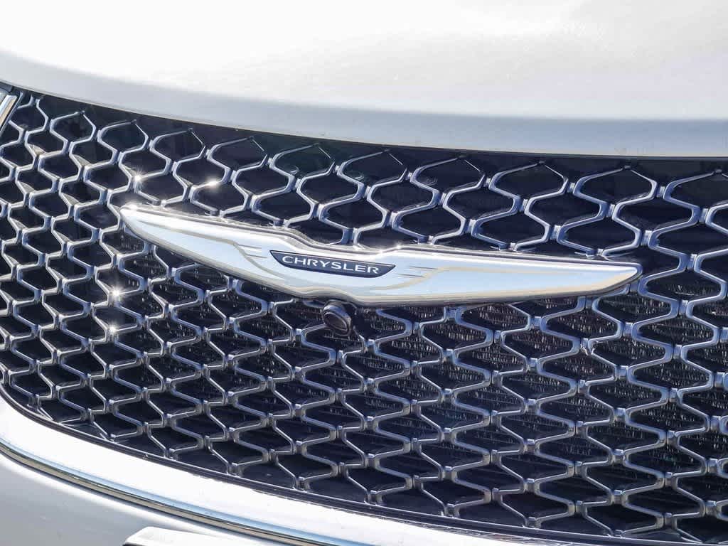 Thumbnail: 2023 Chrysler Pacifica - 6