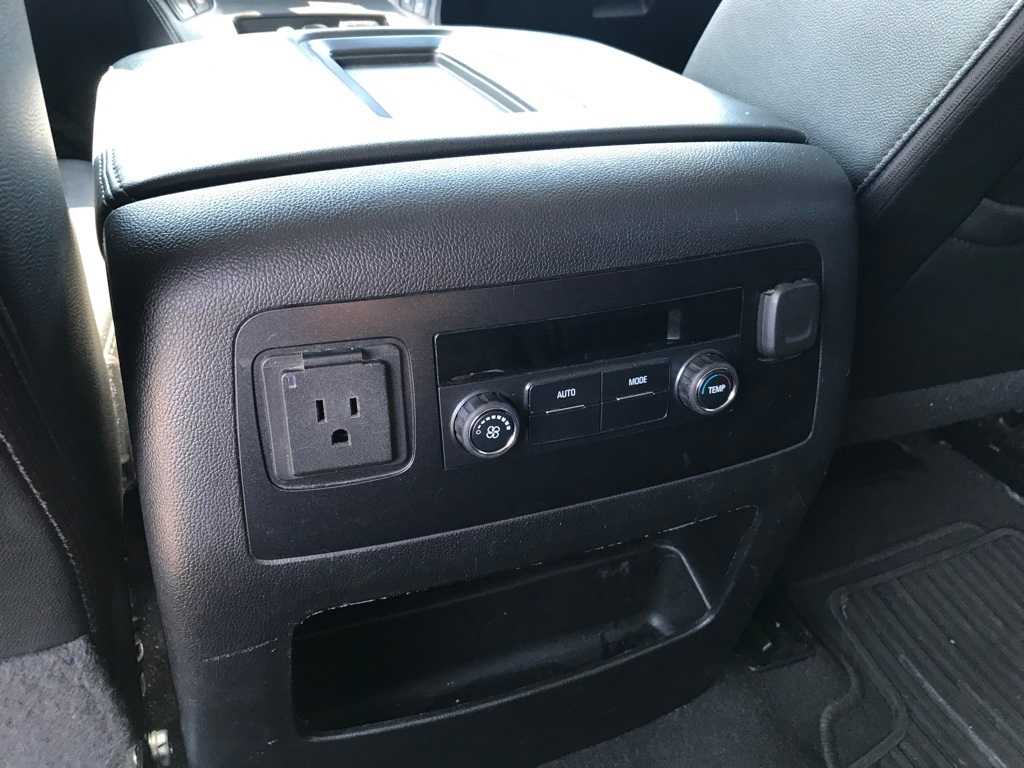 Thumbnail: 2019 Chevrolet Suburban - 9