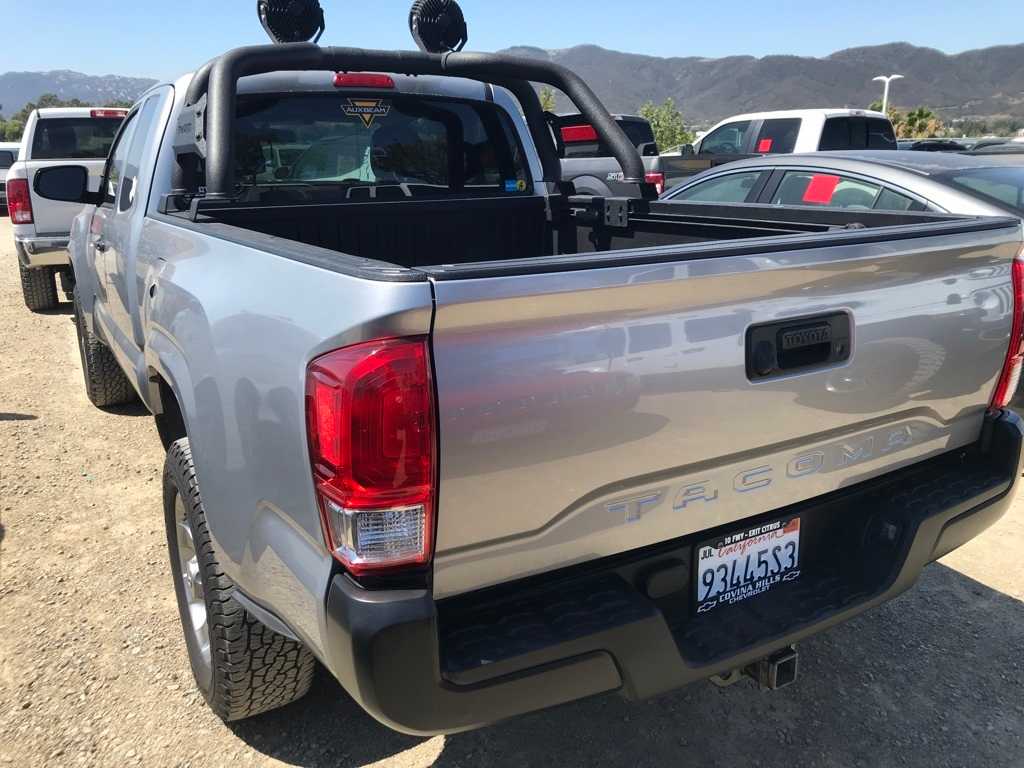 Thumbnail: 2017 Toyota Tacoma - 7