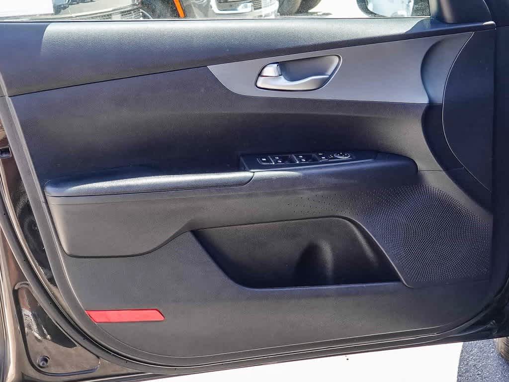Thumbnail: 2020 Kia Forte - 21