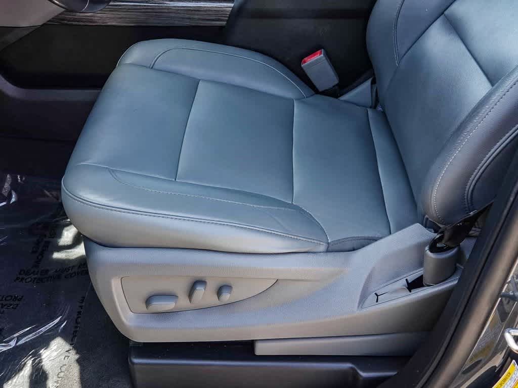 Thumbnail: 2019 Chevrolet Suburban - 23