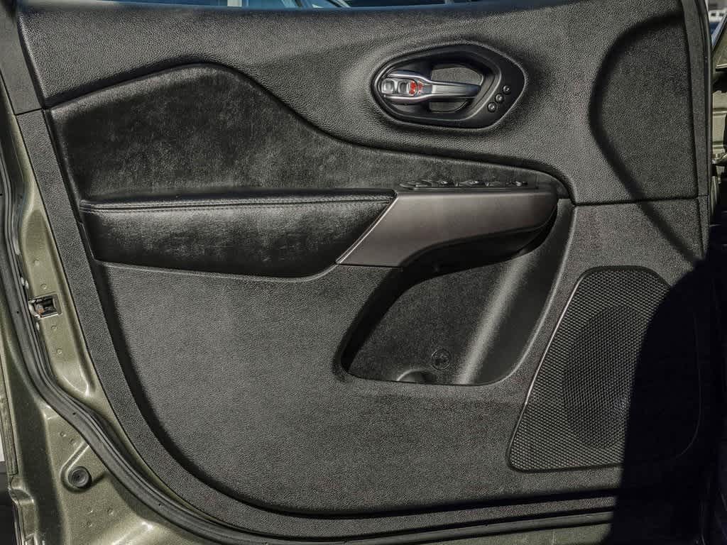 Thumbnail: 2020 Jeep Cherokee - 19