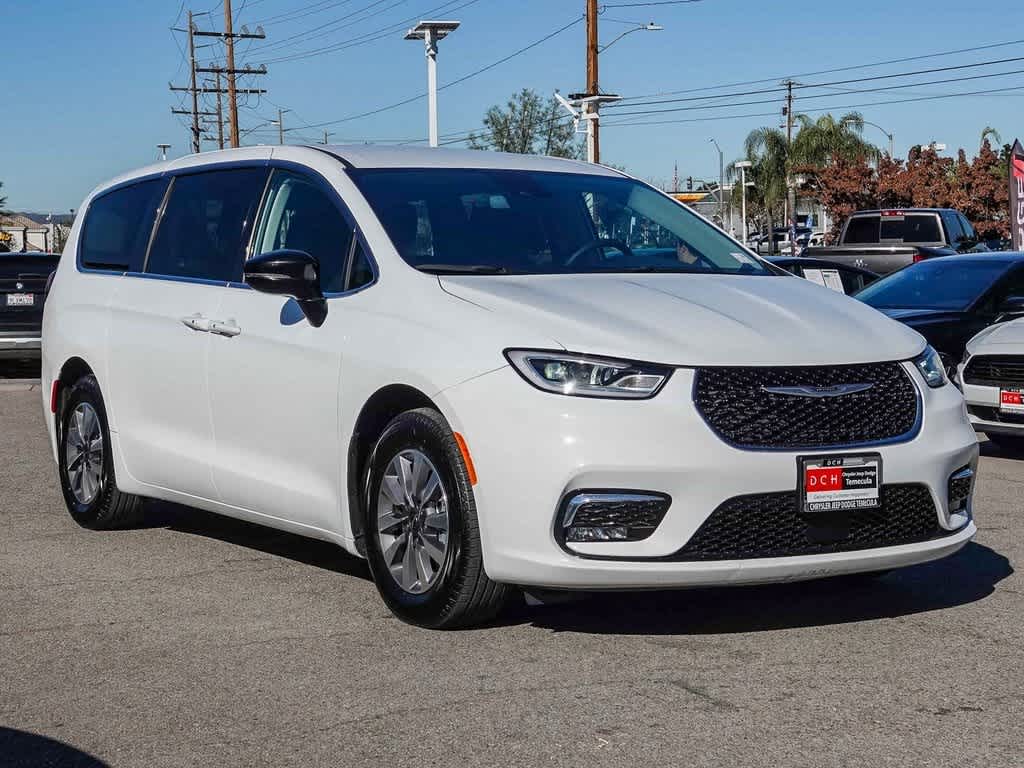 Thumbnail: 2024 Chrysler Pacifica - 3