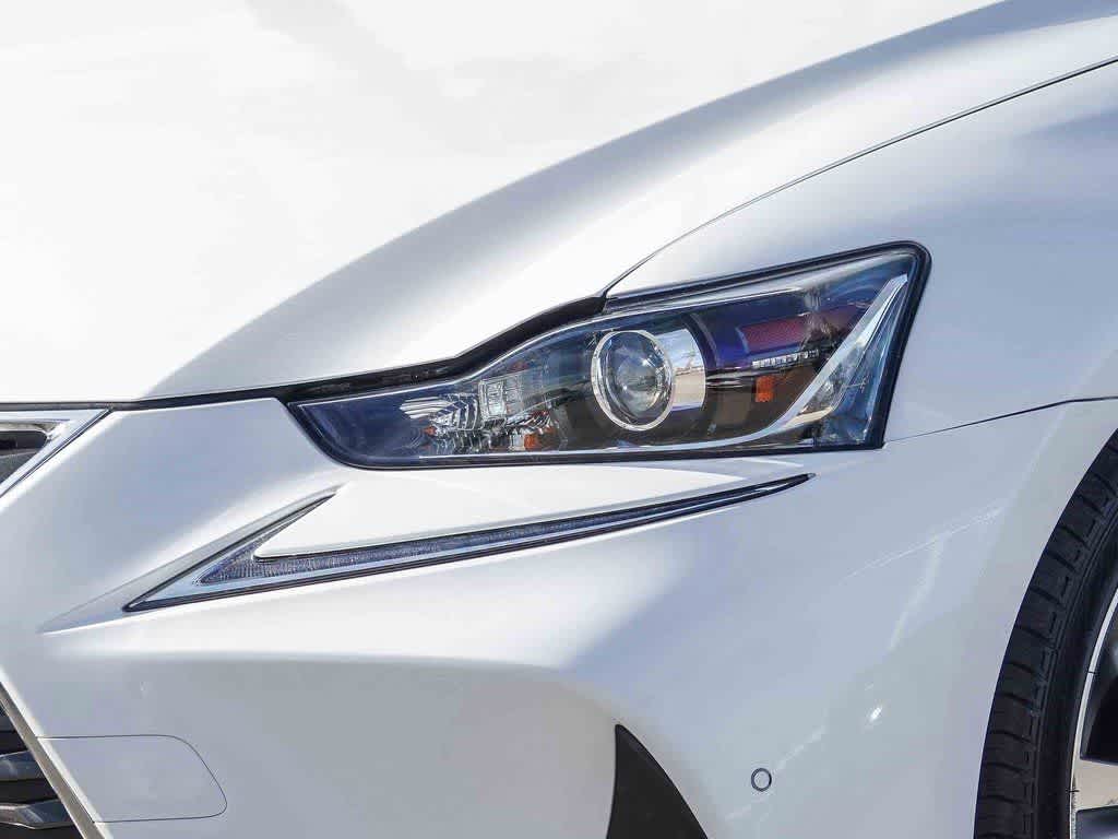 Thumbnail: 2018 Lexus IS - 8