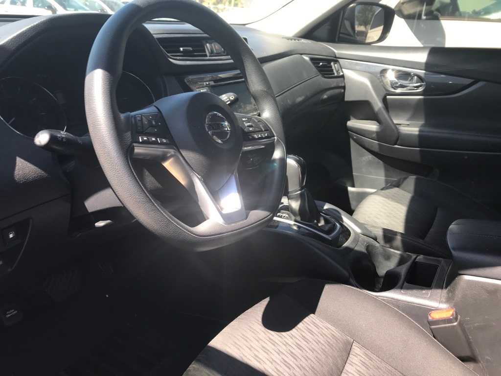 Thumbnail: 2018 Nissan Rogue - 4