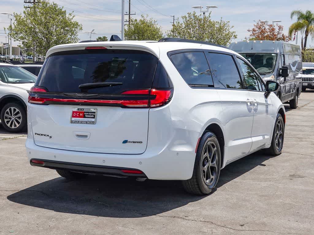 Thumbnail: 2024 Chrysler Pacifica - 3
