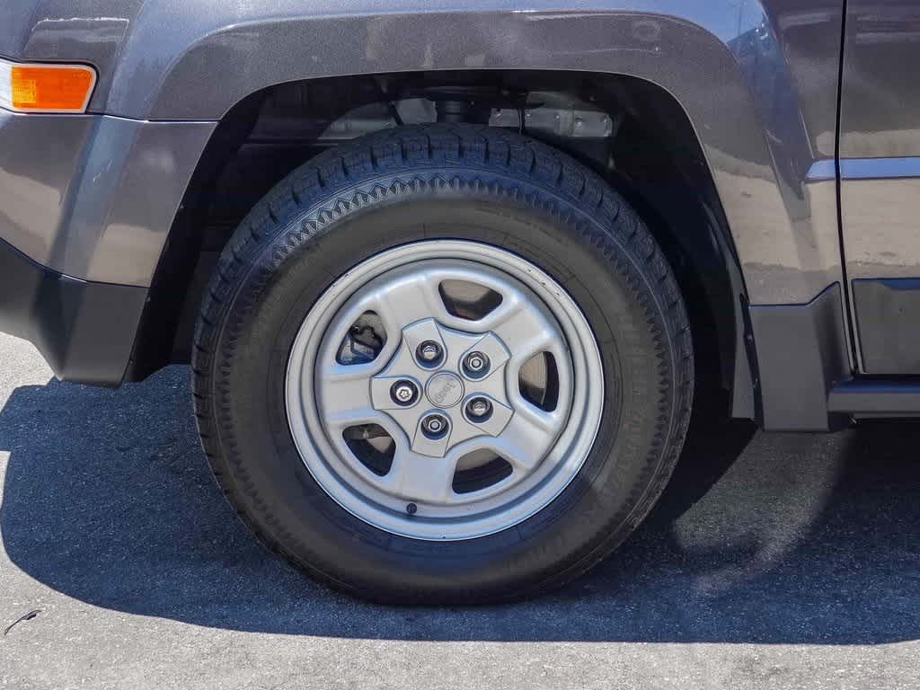 Thumbnail: 2016 Jeep Patriot - 10