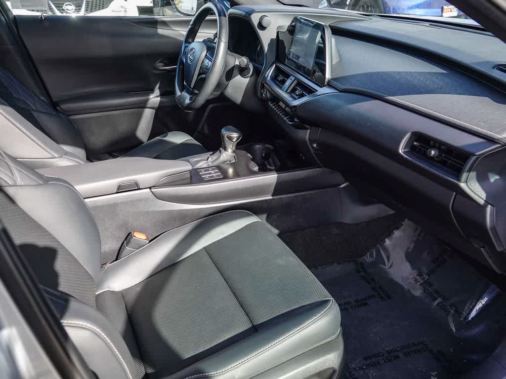 Thumbnail: 2024 Lexus UX - 16