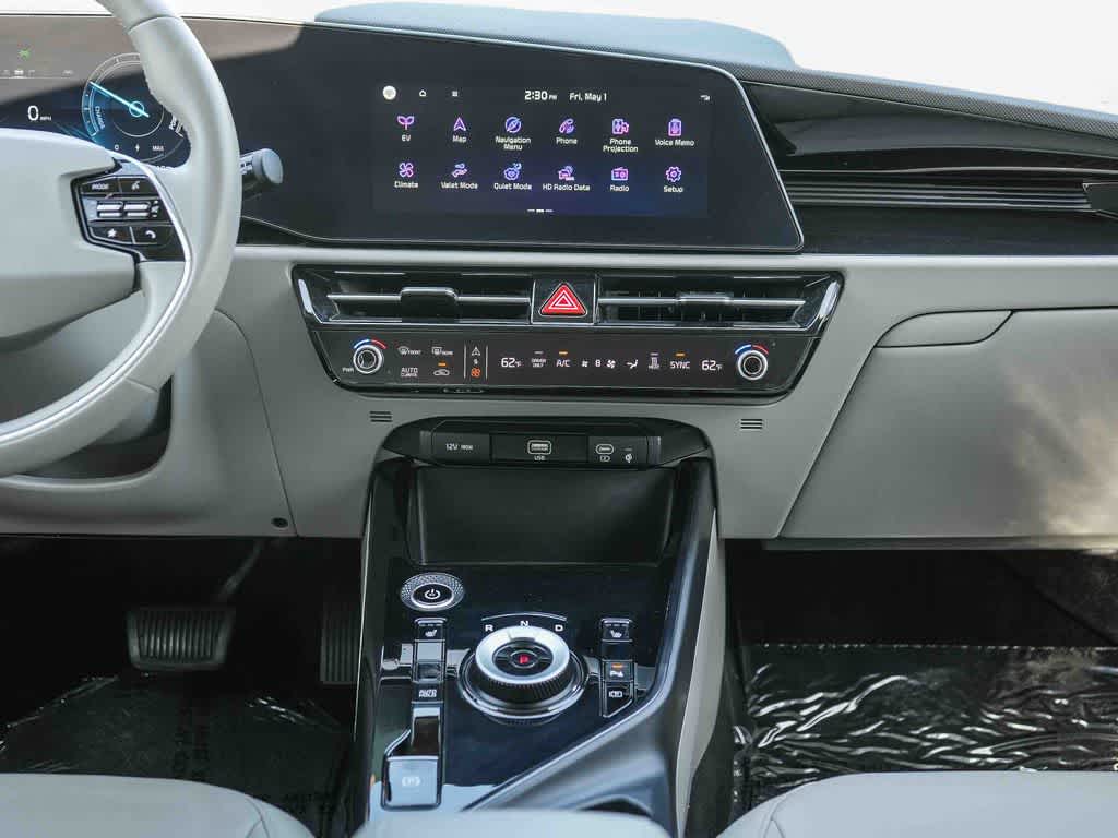 Thumbnail: 2023 Kia Niro - 13