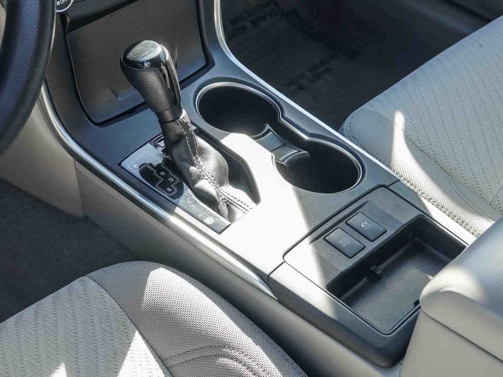 Thumbnail: 2017 Toyota Camry - 18