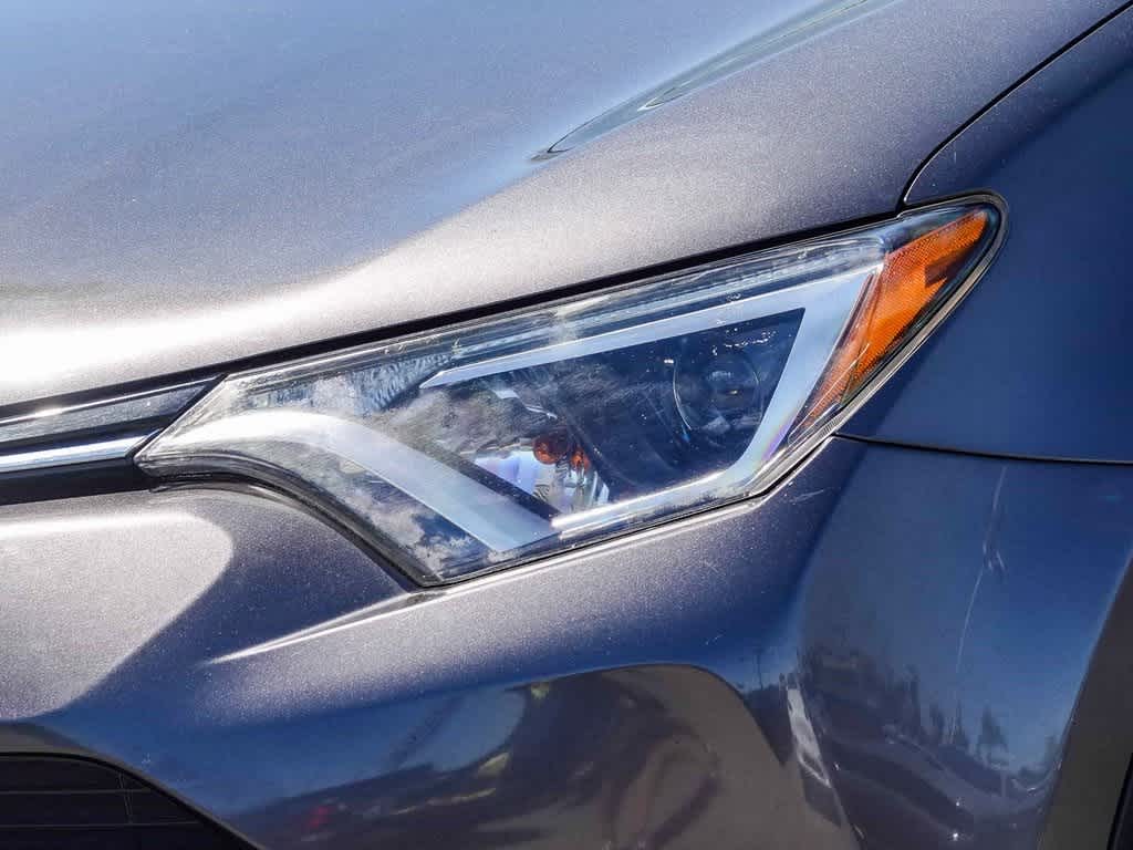 Thumbnail: 2017 Toyota RAV4 - 8