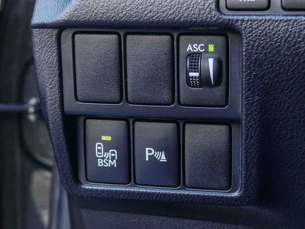 Thumbnail: 2017 Lexus RC - 25