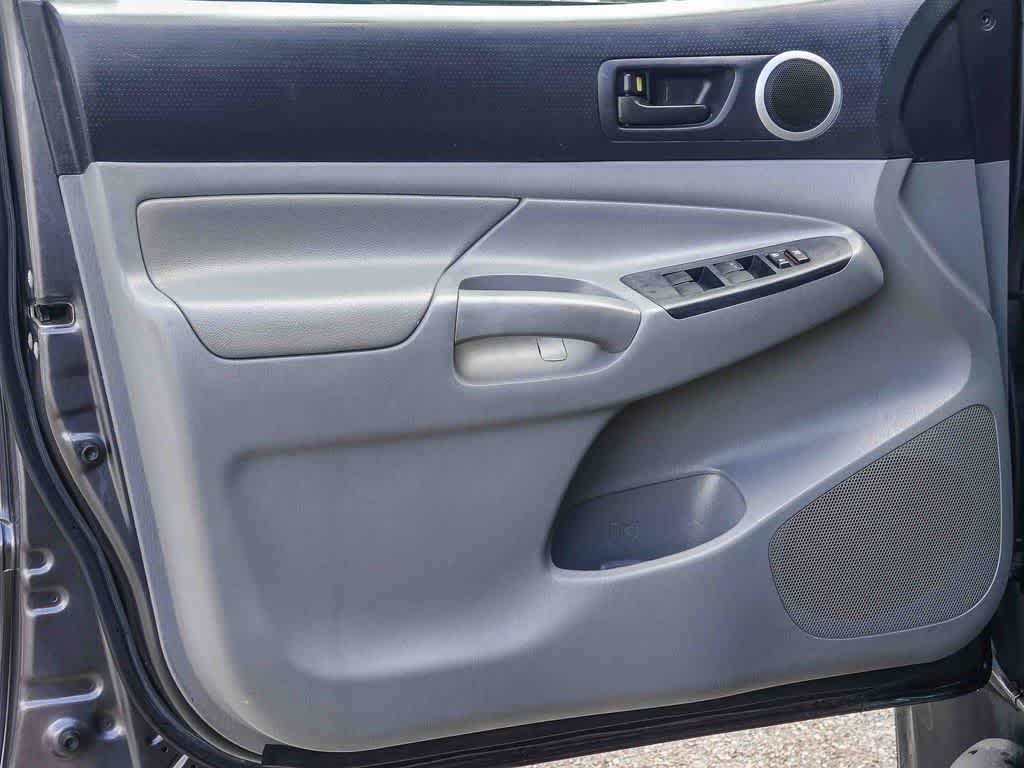 Thumbnail: 2013 Toyota Tacoma - 21