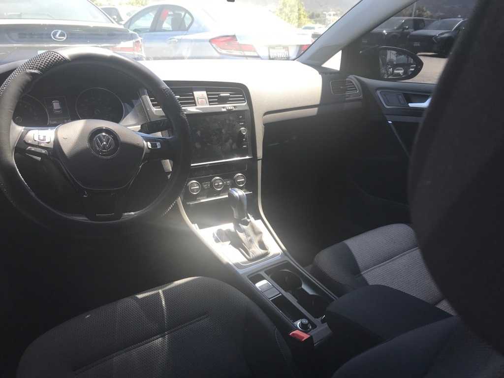 Thumbnail: 2019 Volkswagen e-Golf - 5