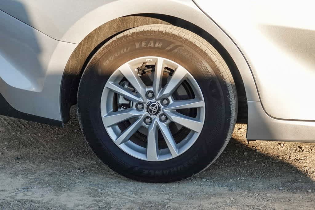 Thumbnail: 2025 Toyota Camry - 9