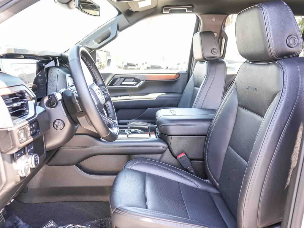 Thumbnail: 2025 GMC Yukon XL - 17